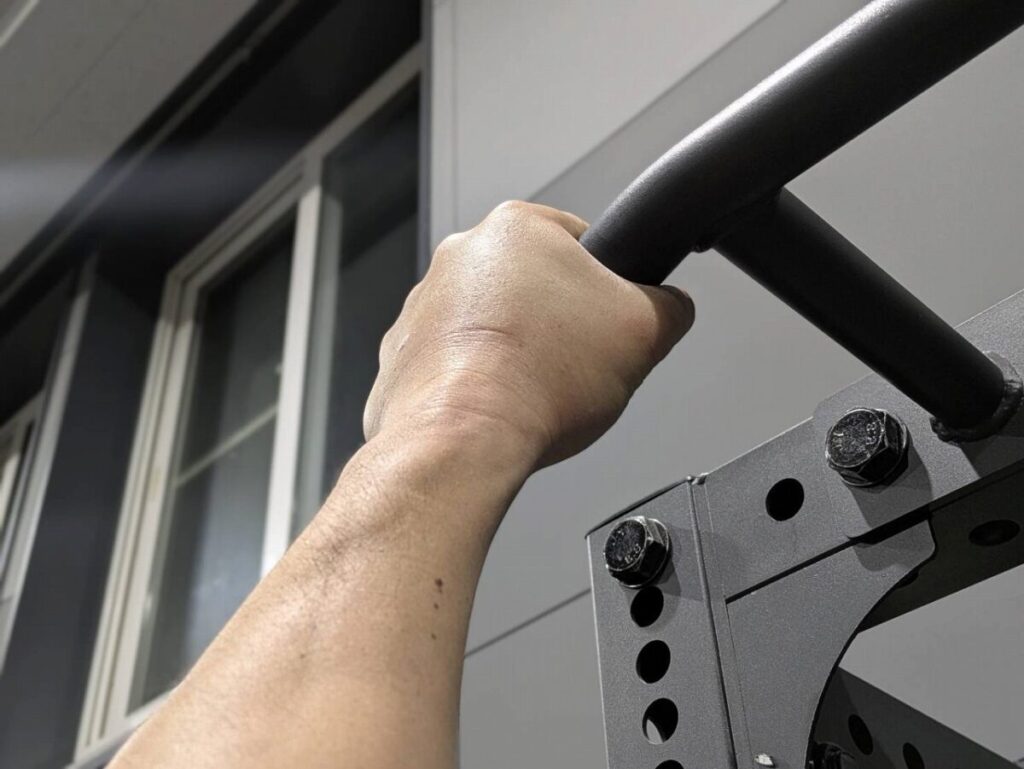 鉄棒ぶら下がり画像