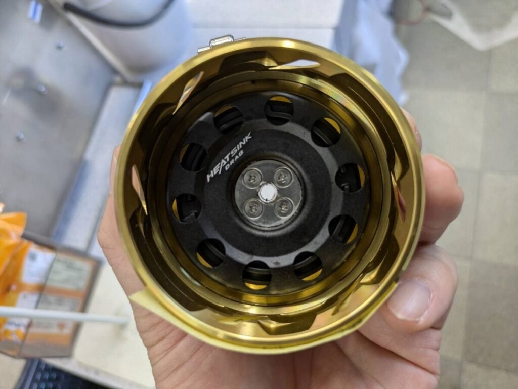 シマノマックススプール20000のスプール受Bが壊れている状態