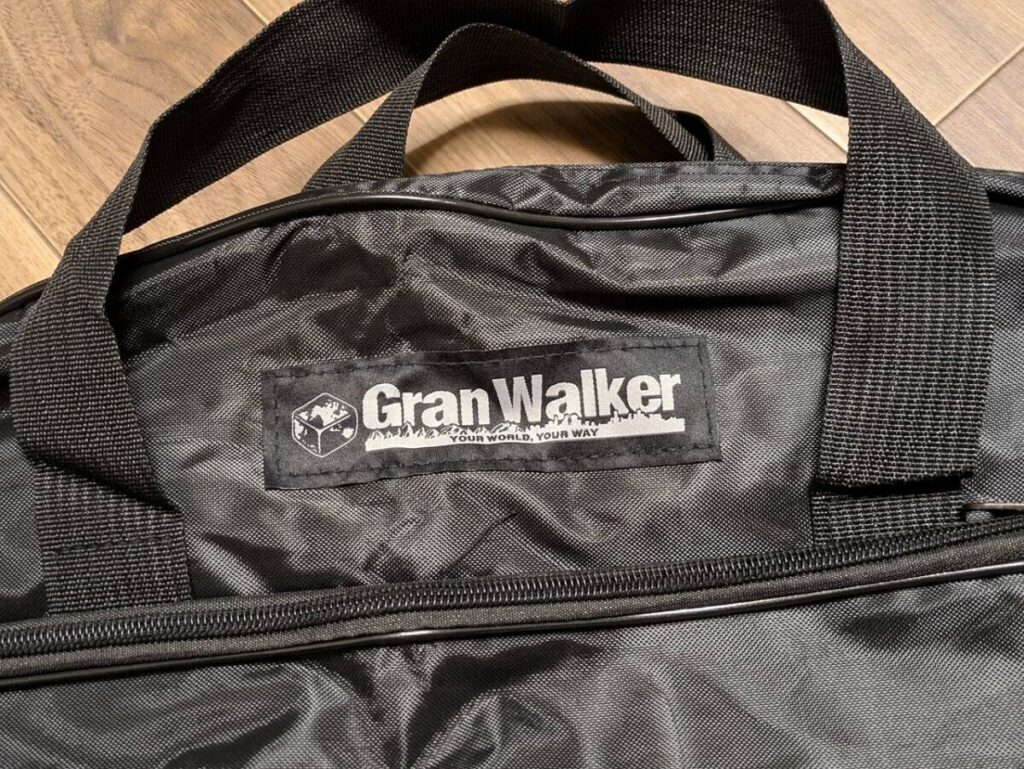 Gran Walkerロッドケースのラベル
黒いロッドケースとラベル