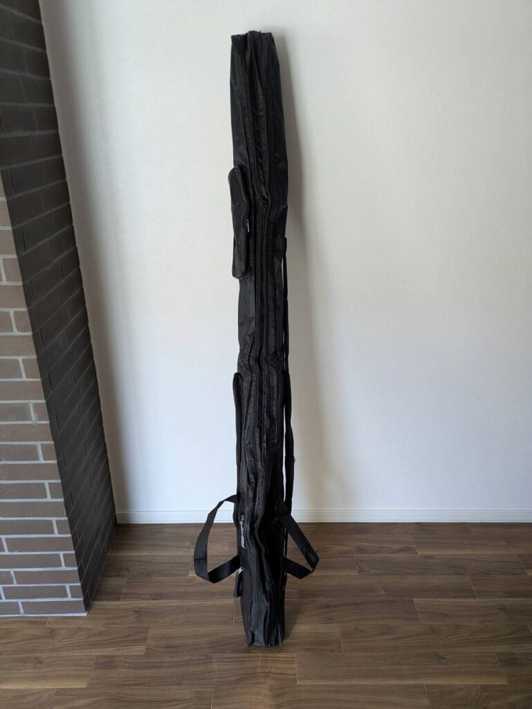 全てのロッドを入れて壁にロッドケースを立てかけている様子