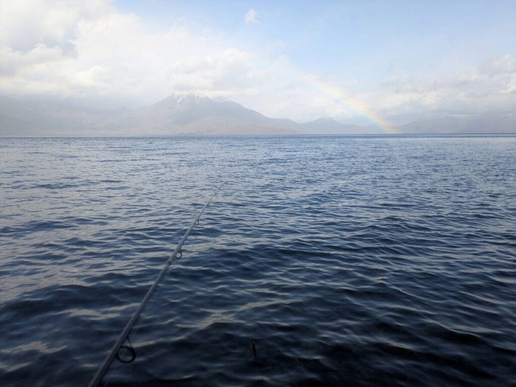 恵庭岳に虹がかかっている
支笏湖の様子