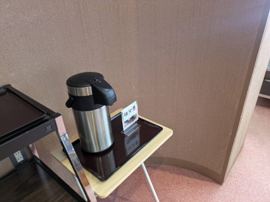 ほうじ茶が入ったケトル