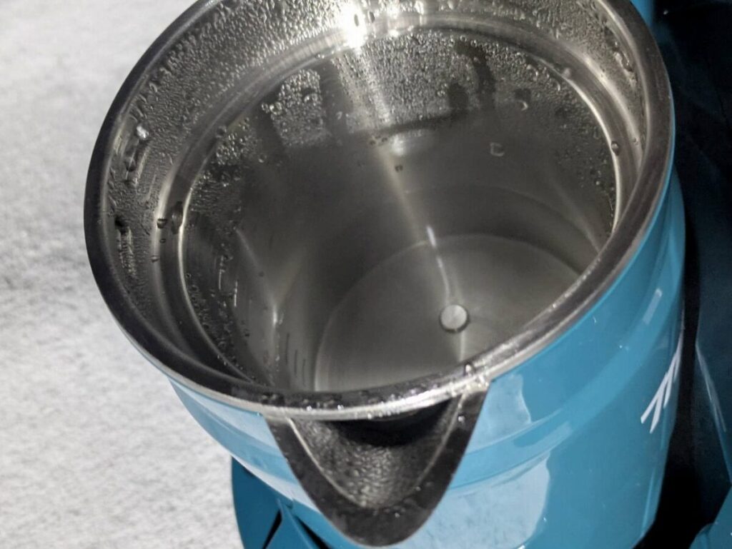 お湯が沸いた様子