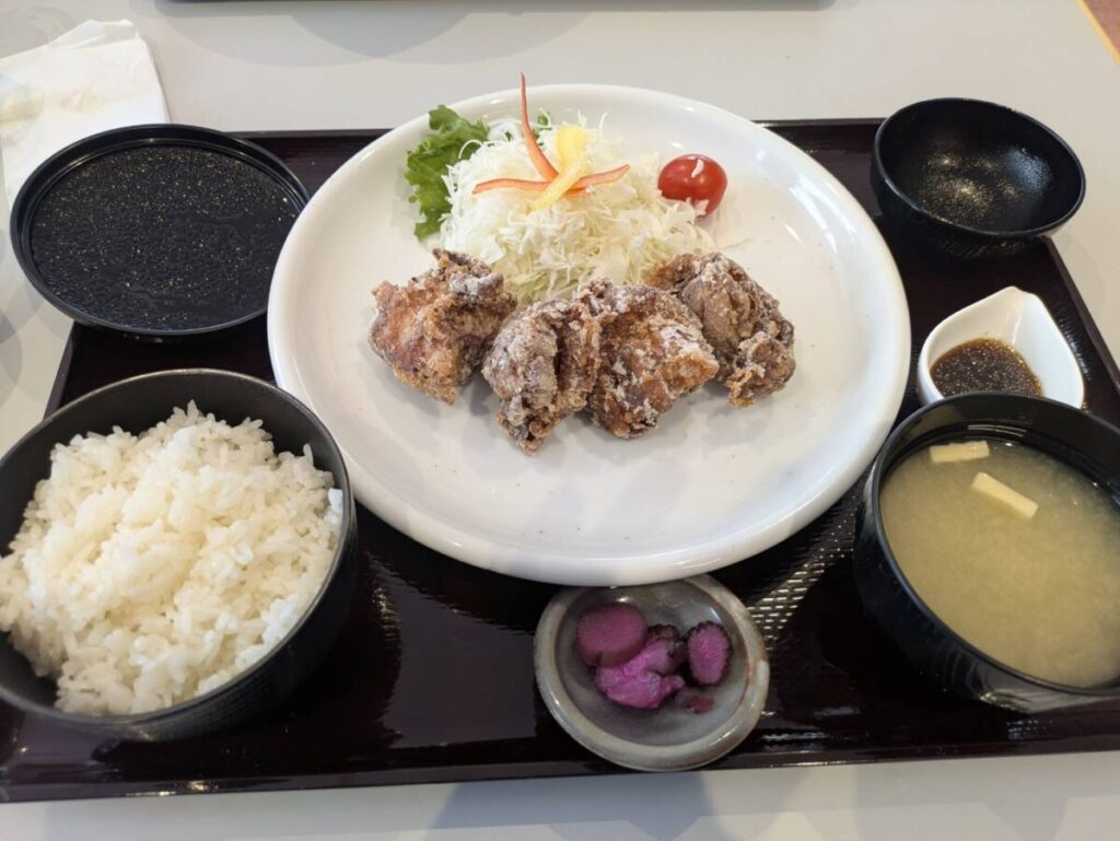唐揚げ定食の画像