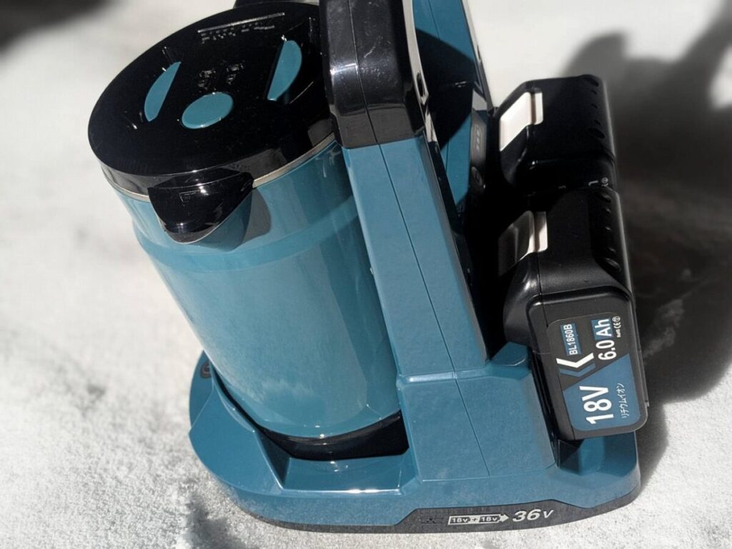 マキタの充電式ケトルKT360DZの外観、横