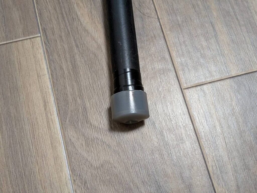 ロッドエンドにキャップをはめてたがぶかぶかな画像