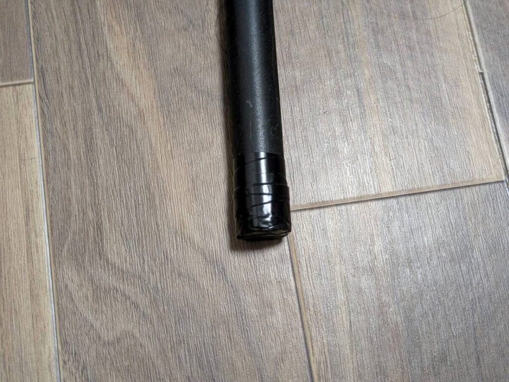 ロッドエンドをテープで応急処置