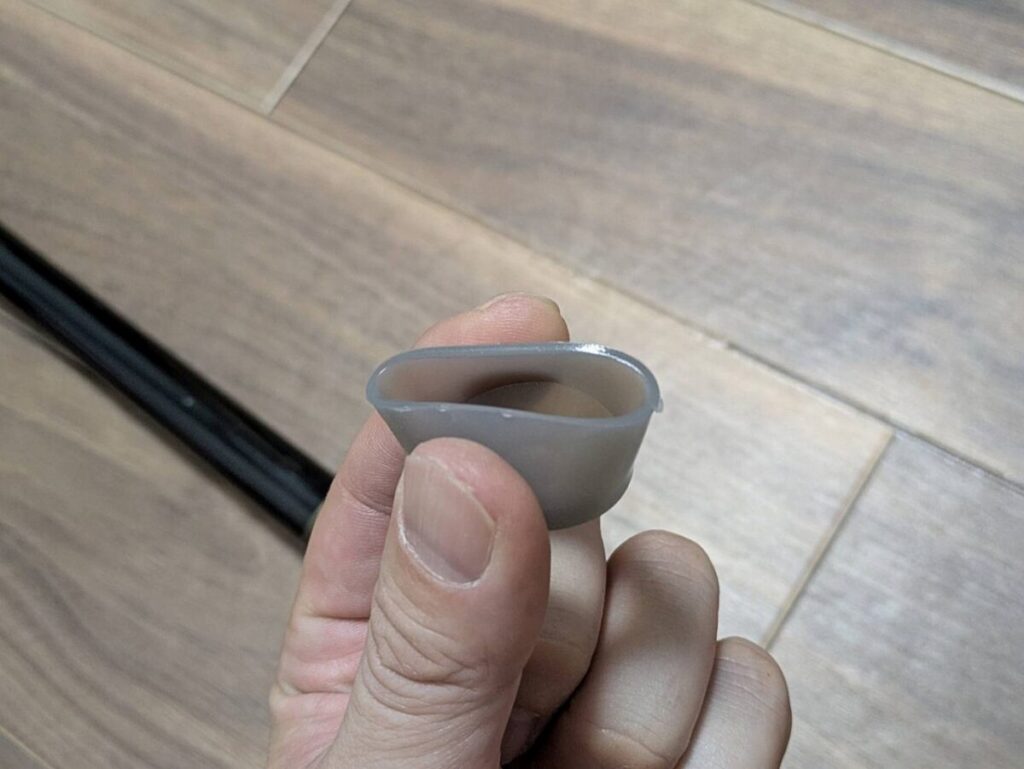 グリップエンドキャップを指でつぶしてみた