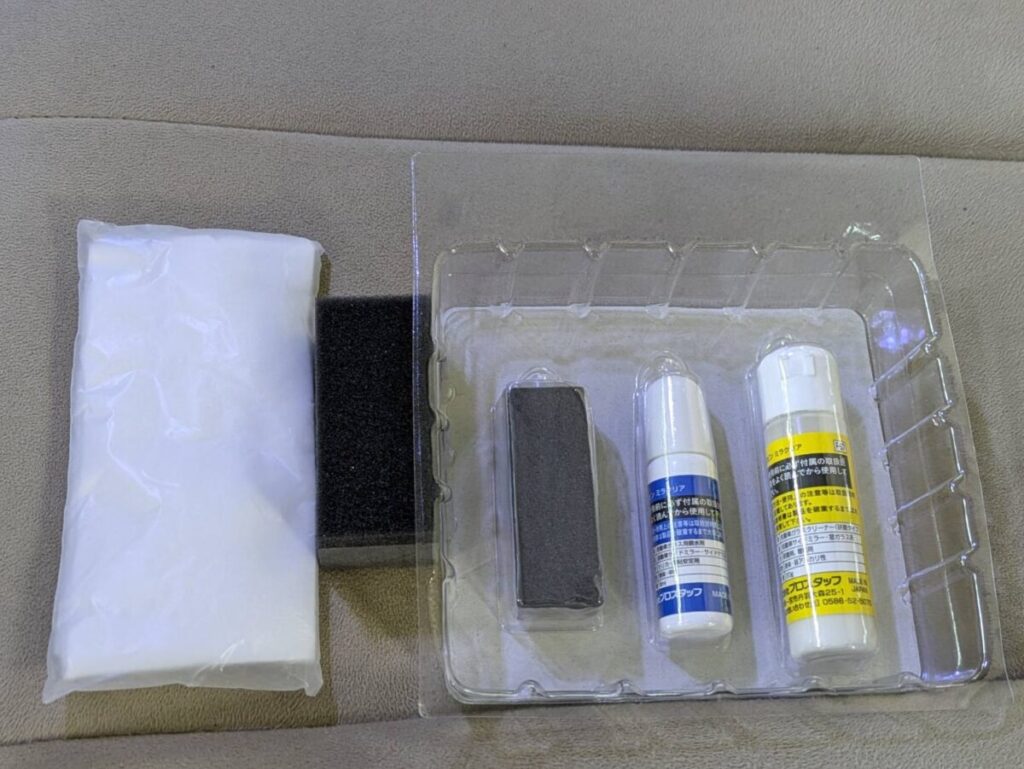 ミラクリアの内容物、油膜取り剤、施工スポンジ、親水コート剤、専用クロス