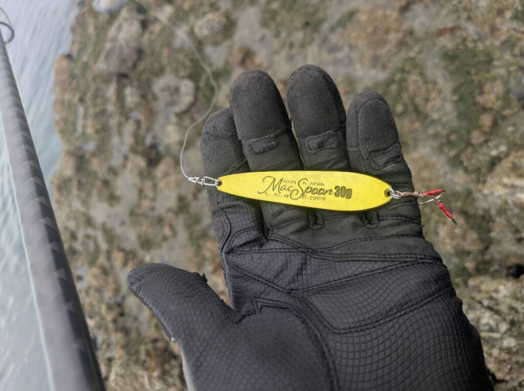 マックスプーン。鮮やかな金色のスプーン