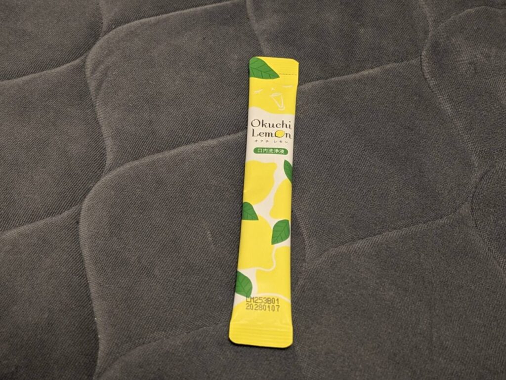 黄色の縦長の包装に入ったオクチレモン