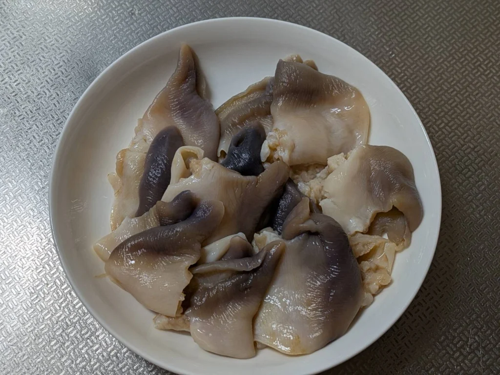 刺身で食べられる状態まで下処理したホッキ貝の身